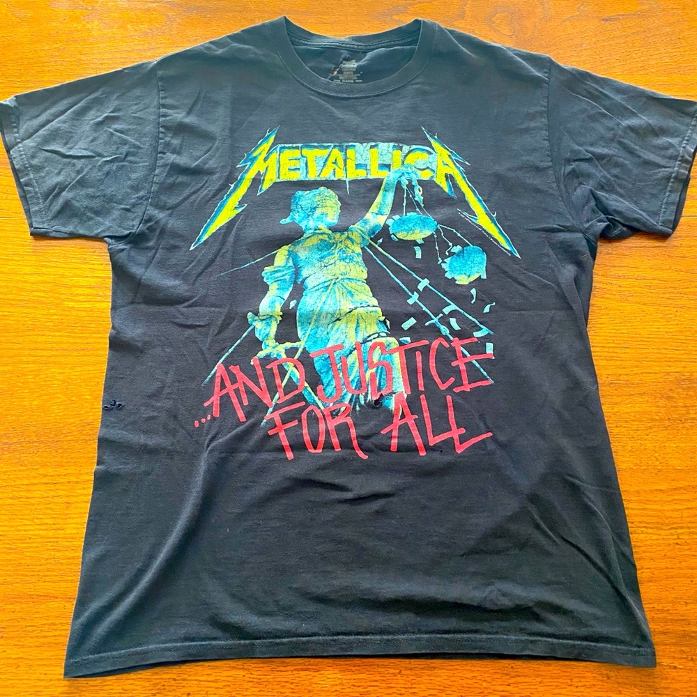 Men’s Metallica tee-shirt size medium